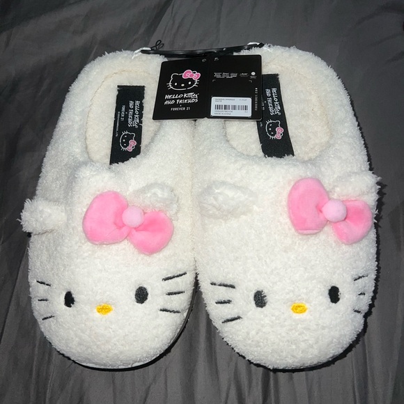 Forever 21 HELLO KITTY slippers - Picture 2 of 4